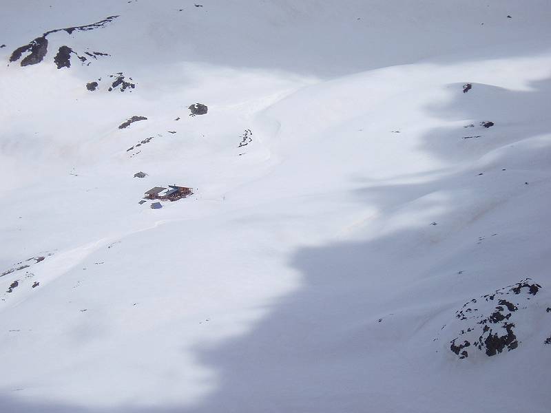 Le refuge Agnel vu du col de Chamoussire