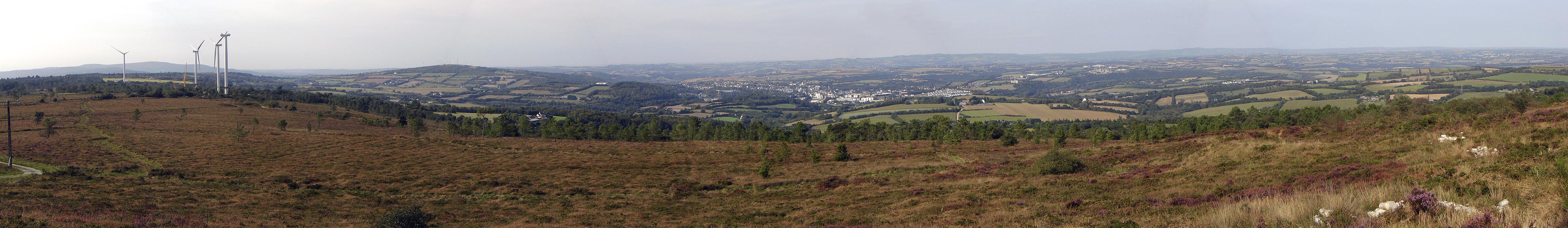 Construction des oliennes du Menez Quellec'h et vue de Chteaulin